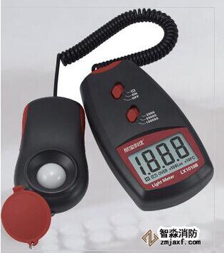 數字照度計量程不小于2000lx；精度：±5％