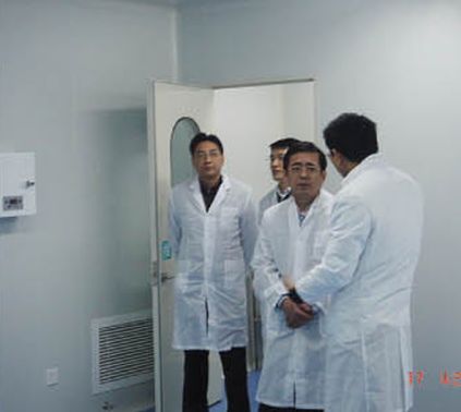 農(nóng)業(yè)部獸醫(yī)局副局長張弘蒞臨指導(dǎo)